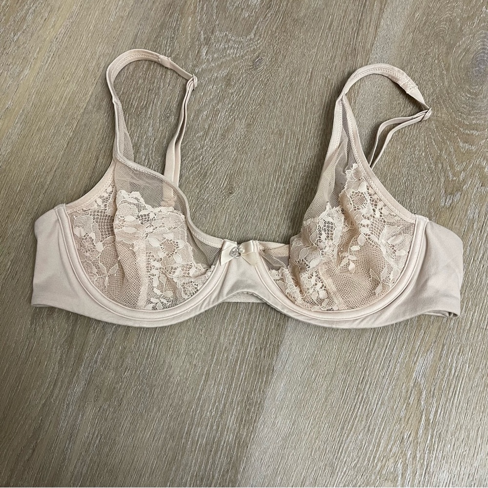Victoria’s Secret Body By Victoria Unlined Demi Bra